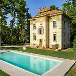 Historic With Pool In The Heart Of *