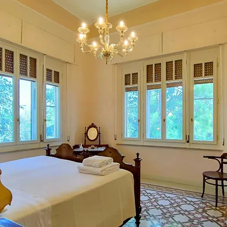 Historic With Pool In The Heart Of Сasa de vacaciones Ortezzano