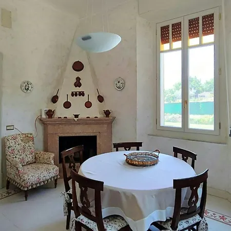 Historic With Pool In The Heart Of Сasa de vacaciones