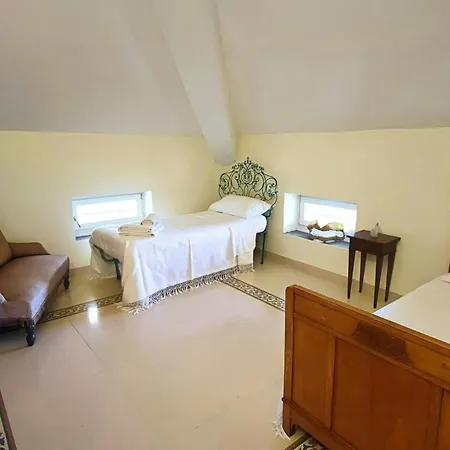 Hébergement de vacances Historic With Pool In The Heart Of *