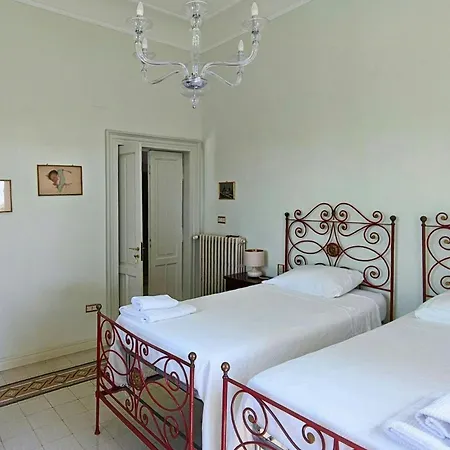 Hébergement de vacances Historic With Pool In The Heart Of Ortezzano