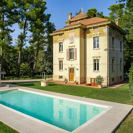 Historic With Pool In The Heart Of *